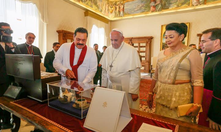 President meets His Holiness Pope Francis 1 d