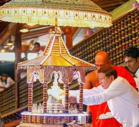 President participates in the Gangaramaya Nawam Procession