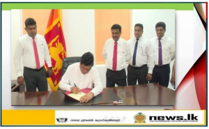 New Minister of Media Bandula Gunawardana assumes duties