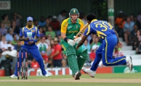 SL and S/ African cricketers raise funds for the Lanka&#039;s Visually Handicapped XI