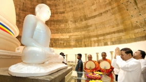 President worships Mahaweli Maha Seya