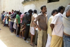 Sri Lankan asylum seekers who were sent back by Australia cover their faces as they wait to enter a magistrate&#039;s court in the southern port district of Galle July 8, 2014. File Photo