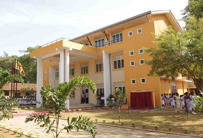 Jaffna Vembadi Girls&#039; High School receive a Mahindodaya Technical Faculty