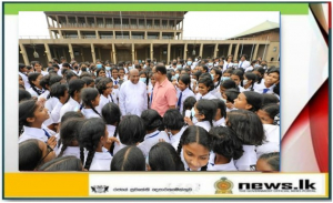 School children who visited the Parliament meets with the Hon. Speaker..