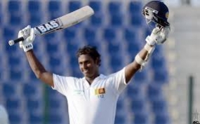 Mathews rebuilds Sri Lanka