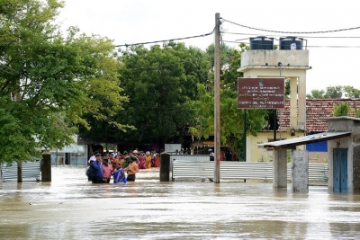 Navy springs into  rescue flood victims in the North