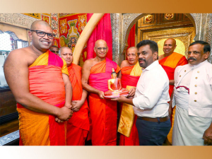 President Visits Kandy to Seek Blessings from Sacred Tooth Relic and Religious Leaders