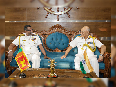 Director General of Indian Coast Guard meets with Commander of the Navy