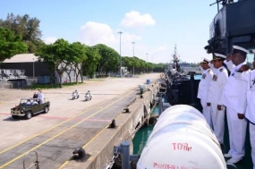 SLNS ‘Sagara’ and ‘Nandimithra’ inspected by Singaporean President