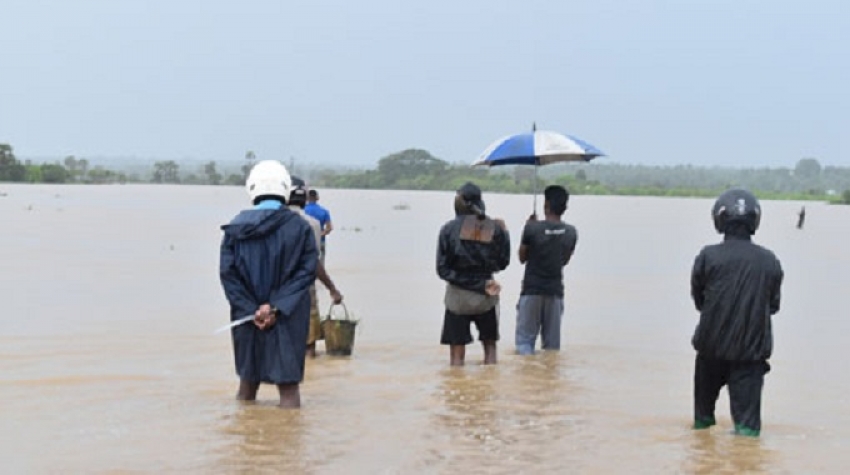 SLAF  rescues 6 people trapped in Mullaittivu dam breaks