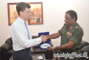 British High Commissioner Visits SF-(J) Headquarters