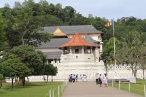 President to present Akthapathra to Asgiriya Maha Nayake