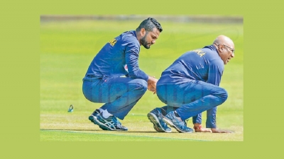 Smiling Sri Lankans seek series win