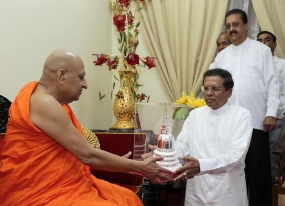 President Sirisena and Prime Minister call on Chief Prelates of  Malwatu-Asgiri Chapters