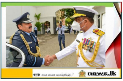 Chief of the Air Staff of Indian Air Force meets Commander of the Navy