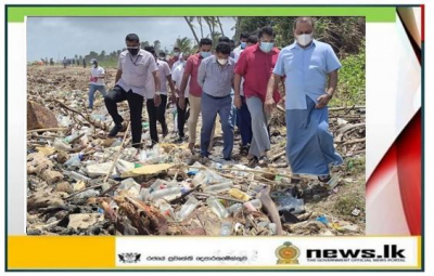 Environment Minister inspects the damage caused to the coast by the shipwreck