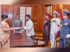 Acting Chief Justice takes oath before the President