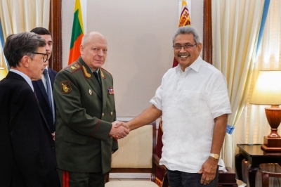President meets the Russian Federation’s Commander-in-Chief