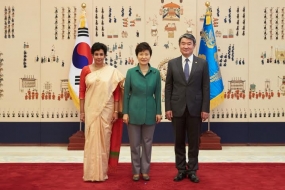 New Ambassador of Sri Lanka in Seoul Presents Credentials